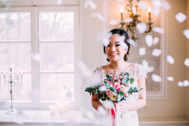 Carito-Photography-WeddingPhotographerMunich-BambergerHaus-Vietnamese-MyHan-HQ178_1920px_fridas-schmuck-trauringe-eheringe-verlobungsringe-münchen