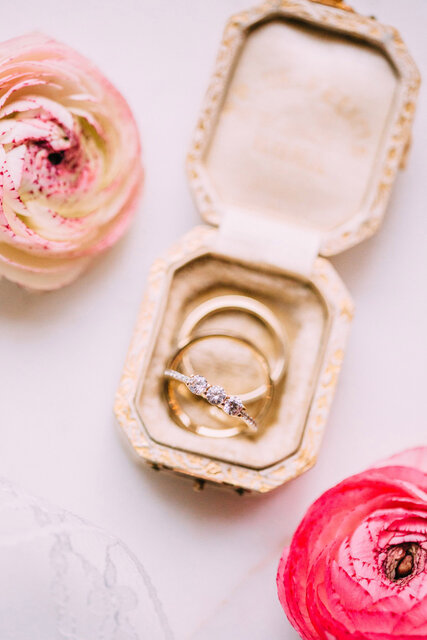 Carito-Photography-WeddingPhotographerMunich-BambergerHaus-Vietnamese-MyHan-HQ40_1920px_fridas-schmuck-trauringe-eheringe-verlobungsringe-münchen