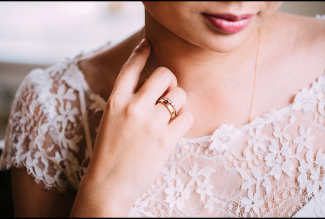 Carito-Photography-WeddingPhotographerMunich-BambergerHaus-Vietnamese-MyHan-HQ92_1920px_fridas-schmuck-trauringe-eheringe-verlobungsringe-münchen